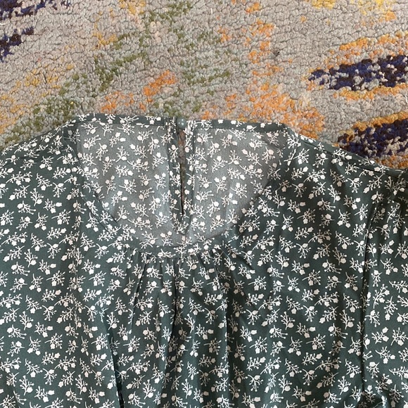 2 tops - 1 dress - 1 wallet - 3 glasses case - Picture 7 of 7